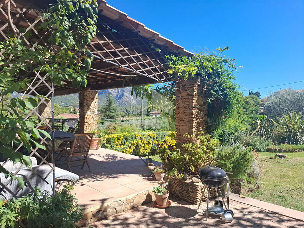 Maison à ROQUEVAIRE