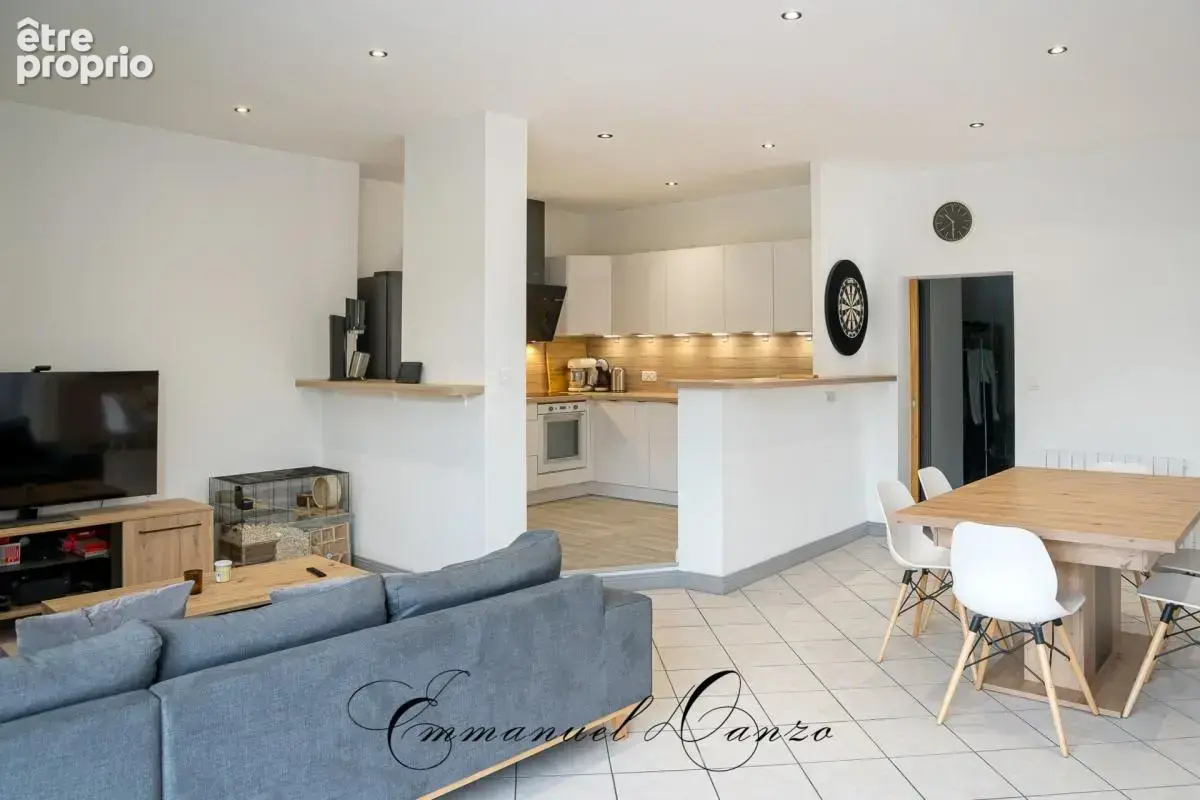 CHAMPIGNEULLES – Appartement 3 pièces rénové de 77 m² – Entrée indépendante – 2 stationnements privatifs - photo 4