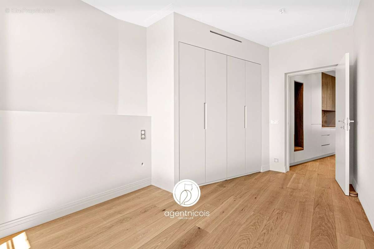 Nice // Boulevard Bischoffsheim : 2 PIÈCES / RÉNOVÉ / VUE MER / BALCON - photo 9