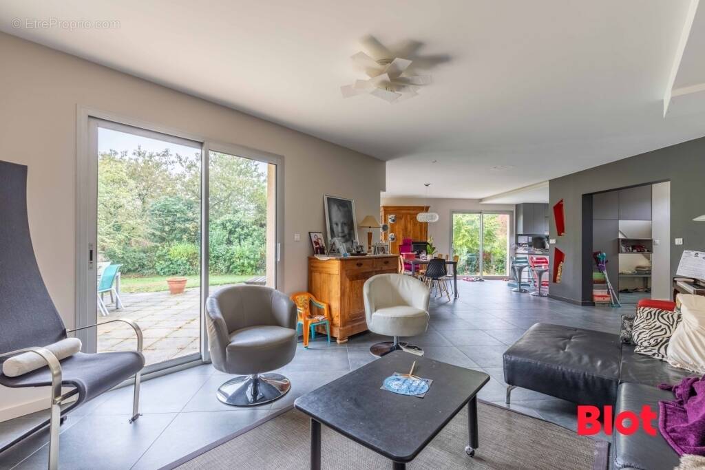 Maison à VEZIN-LE-COQUET