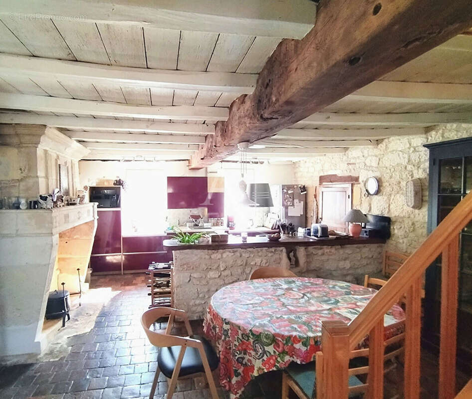 Maison à SAINT-GEORGES-DES-COTEAUX