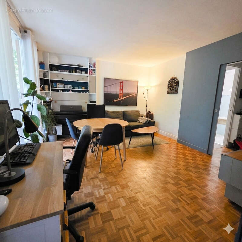 Appartement à NEAUPHLE-LE-CHATEAU