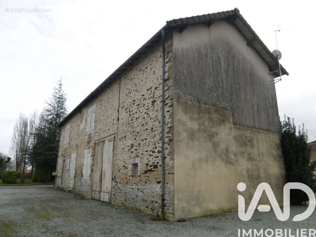 Photo 2 - Maison à BUSSIERE-POITEVINE