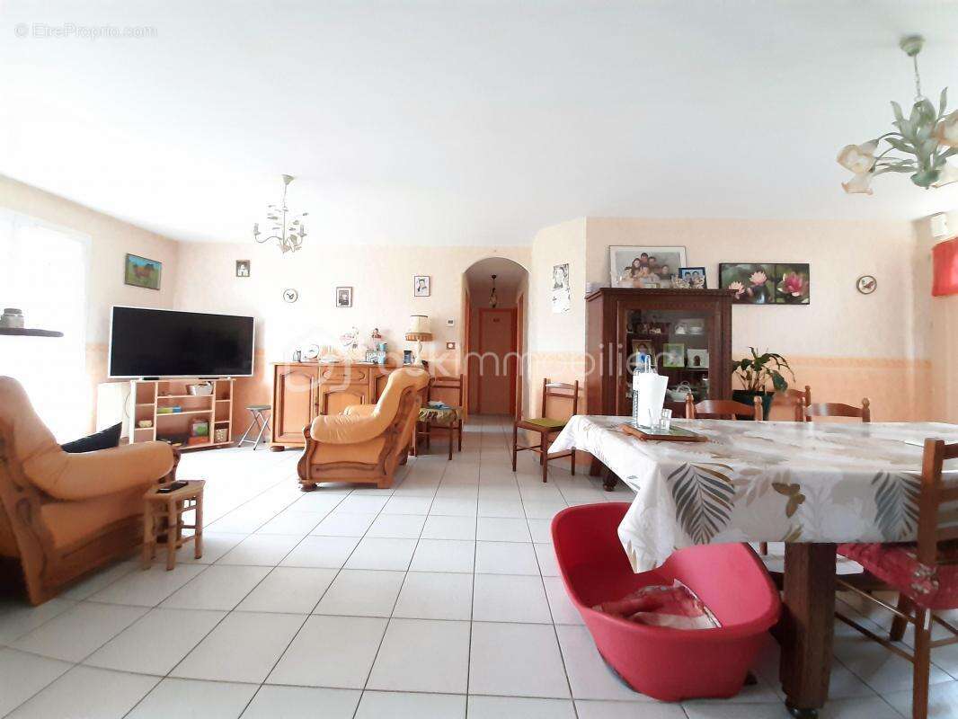 Maison à SAINT-LAURENT-SUR-GORRE