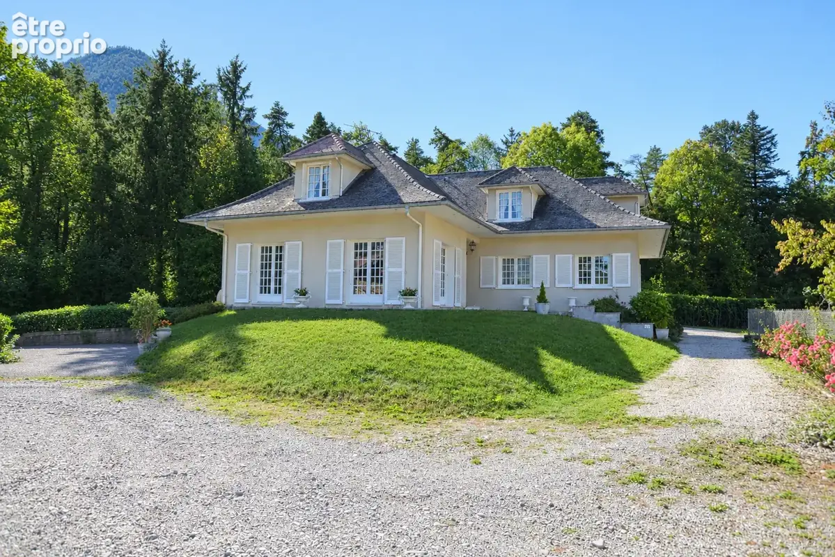 FAVERGES - Propriété bourgeoise de 8 pièces   228 m2 - photo 2