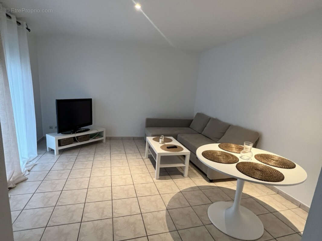 Appartement à LE CHAMBON-FEUGEROLLES