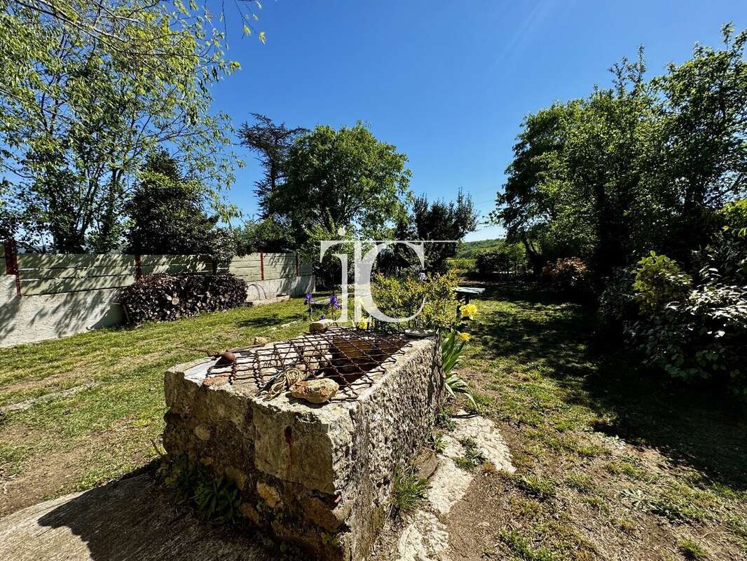 Maison à BERRIAS-ET-CASTELJAU