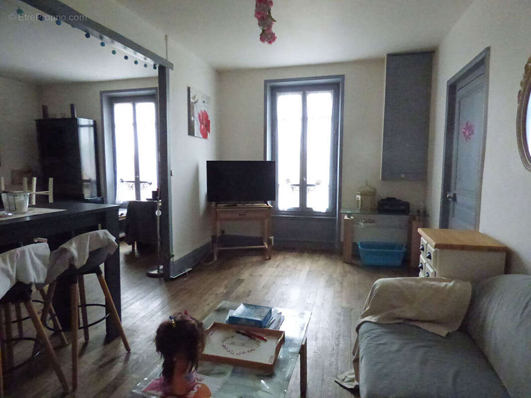 Appartement à SAINT-TRIVIER-DE-COURTES