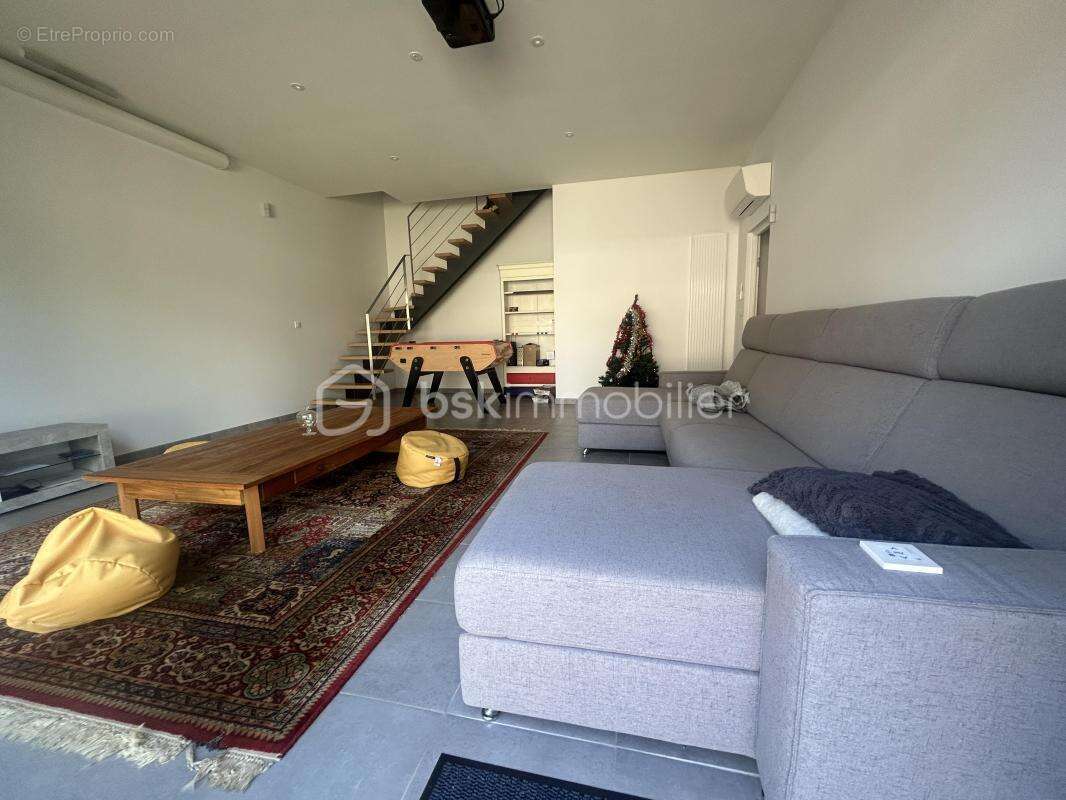 Jolie maison-centre ville -5 chambres - dont studio - grands garages - photo 3