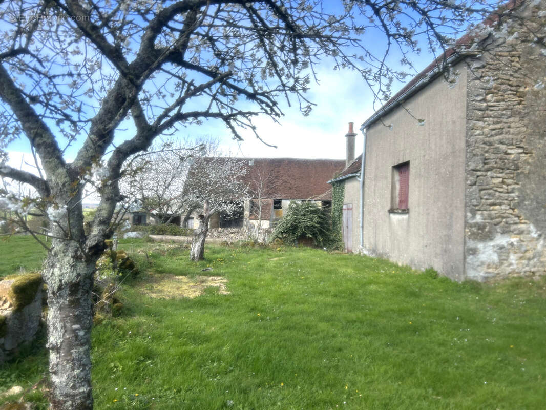 Maison à LURCY-LE-BOURG