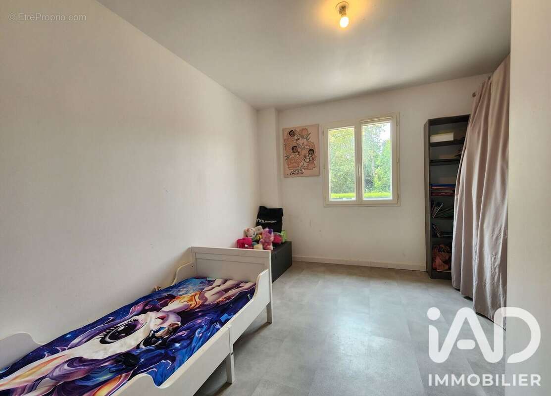 Maison 103 m² à Grisy-Suisnes  - photo 7