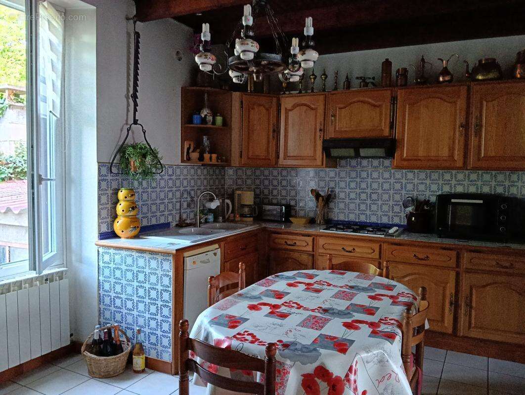 Maison en Pierres, 5 Chambres, 2 Salles d'eau, 2 Garages et un jardin - photo 3