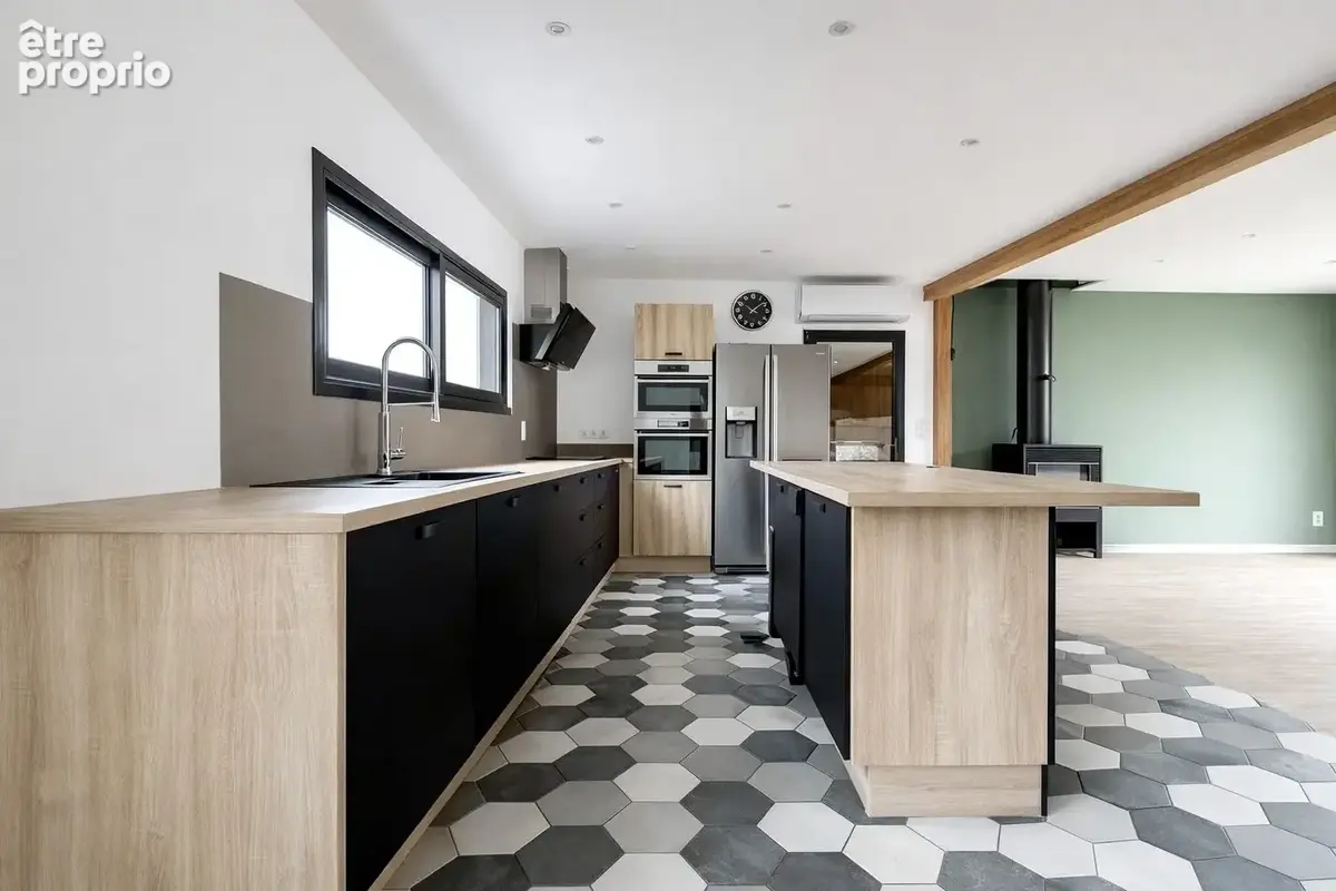 Maison 6 pièces 160 m² à vendre à Saint-Genes-Champanelle (63122) - photo 4