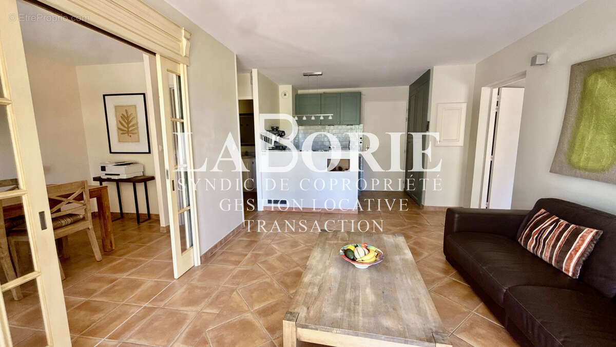 Appartement T3 d'exception au Golf de Saumane   Deux terrasses avec vue  sur les Roches de Fontaine-de-Vauclus - photo 3