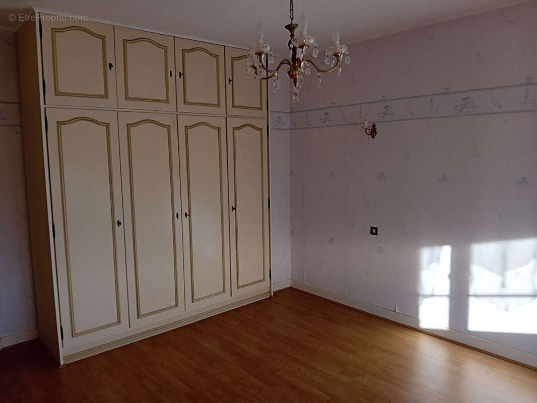 Maison à MONTECHEROUX