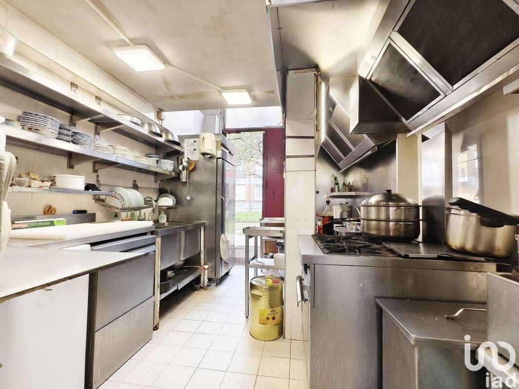 Photo 1 - Commerce à SURESNES