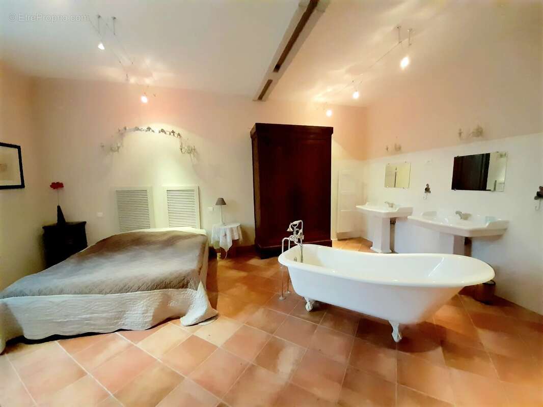 Maison à SAINTE-ALVERE