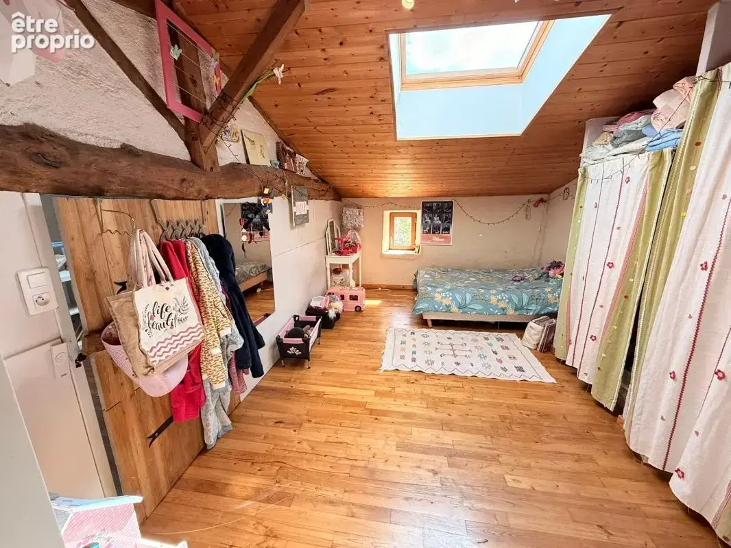 Maison spacieuse à vendre à Genouillé - photo 14