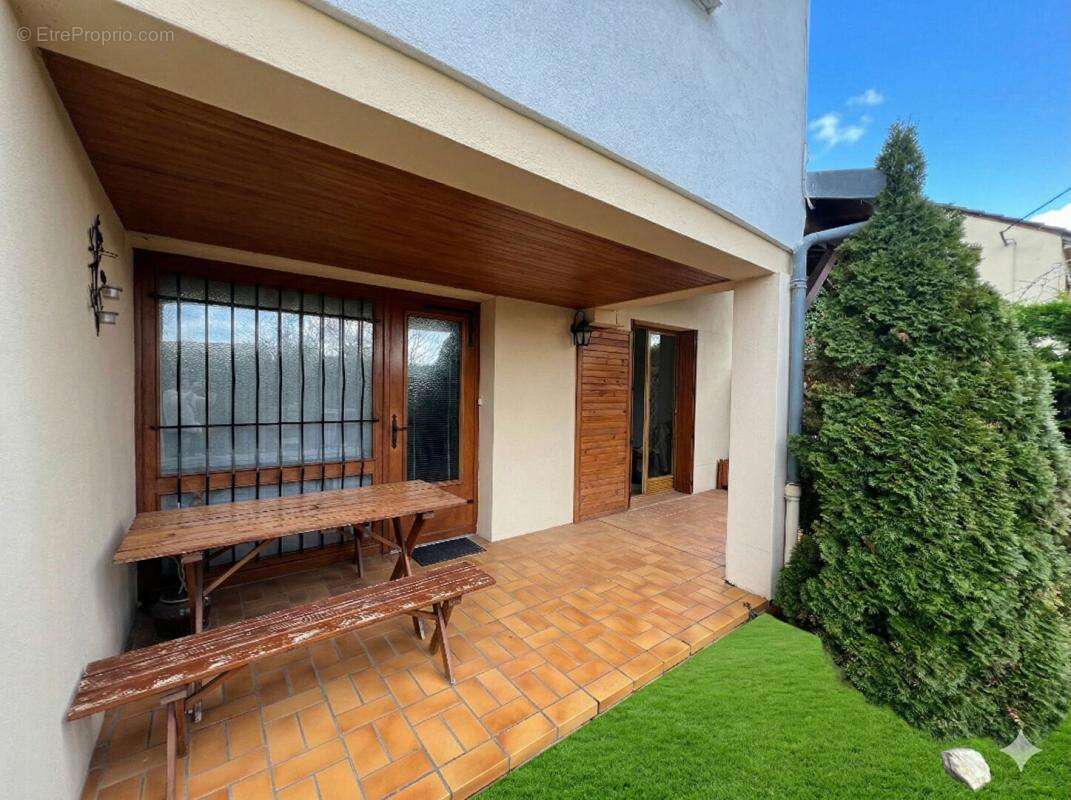 Maison avec jardin, garage et terrain constructible - photo 26