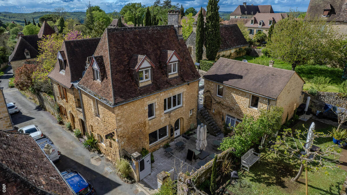 ADPDOMME13 - Maison à DOMME