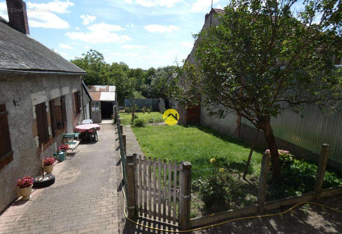Maison à AUTRY-LE-CHATEL