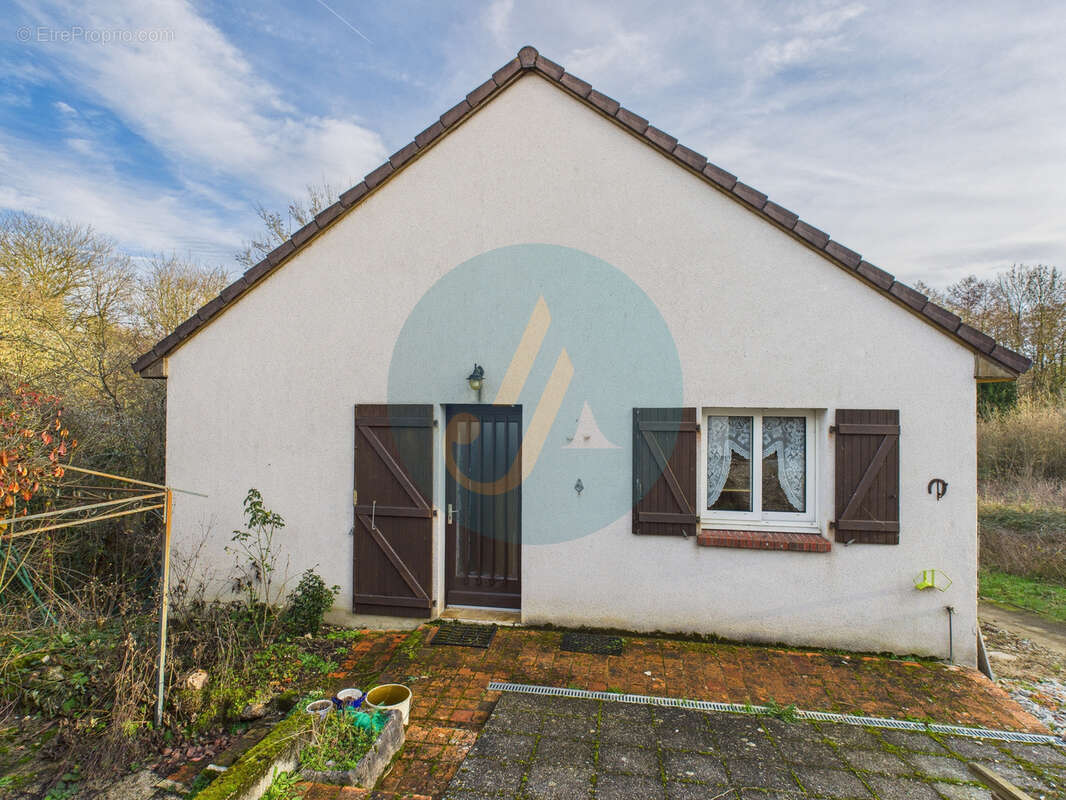 Maison à FAVERELLES