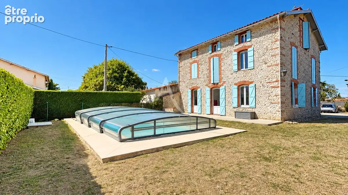 Maison de caractère 272 m² avec piscine  - La Tour-du-Crieu - photo 19