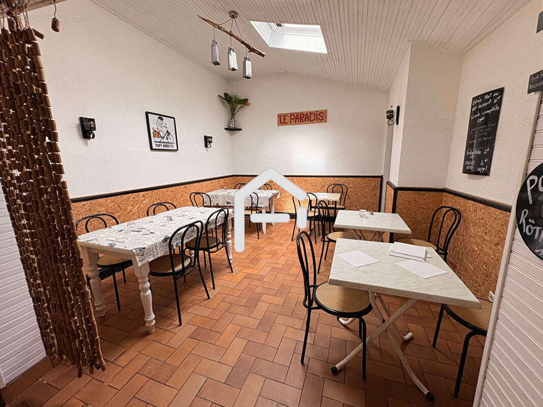 Commerce à SAINT-CYR-EN-TALMONDAIS