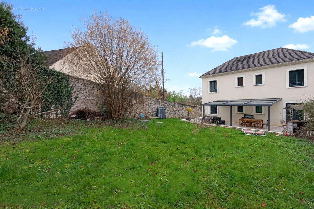 Maison à CHENNEVIERES-SUR-MARNE