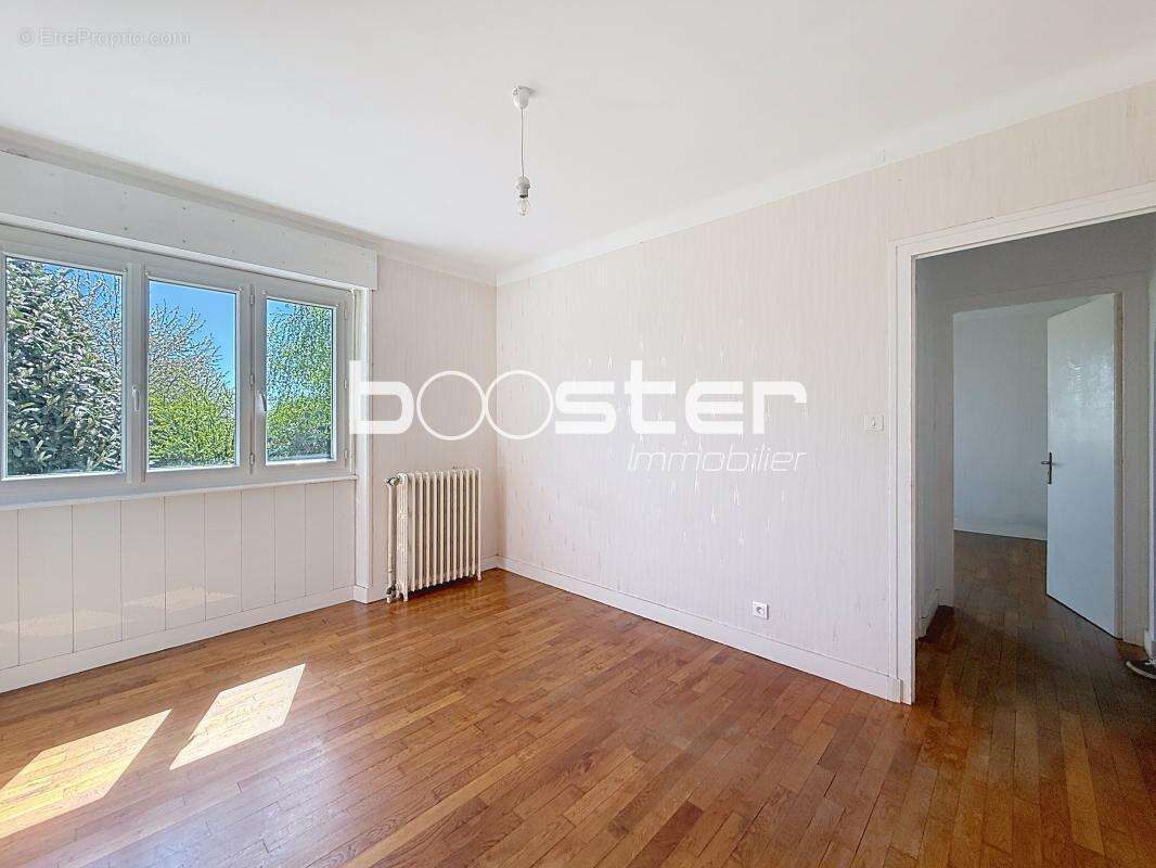 Maison à SAINT-YRIEIX-LA-PERCHE