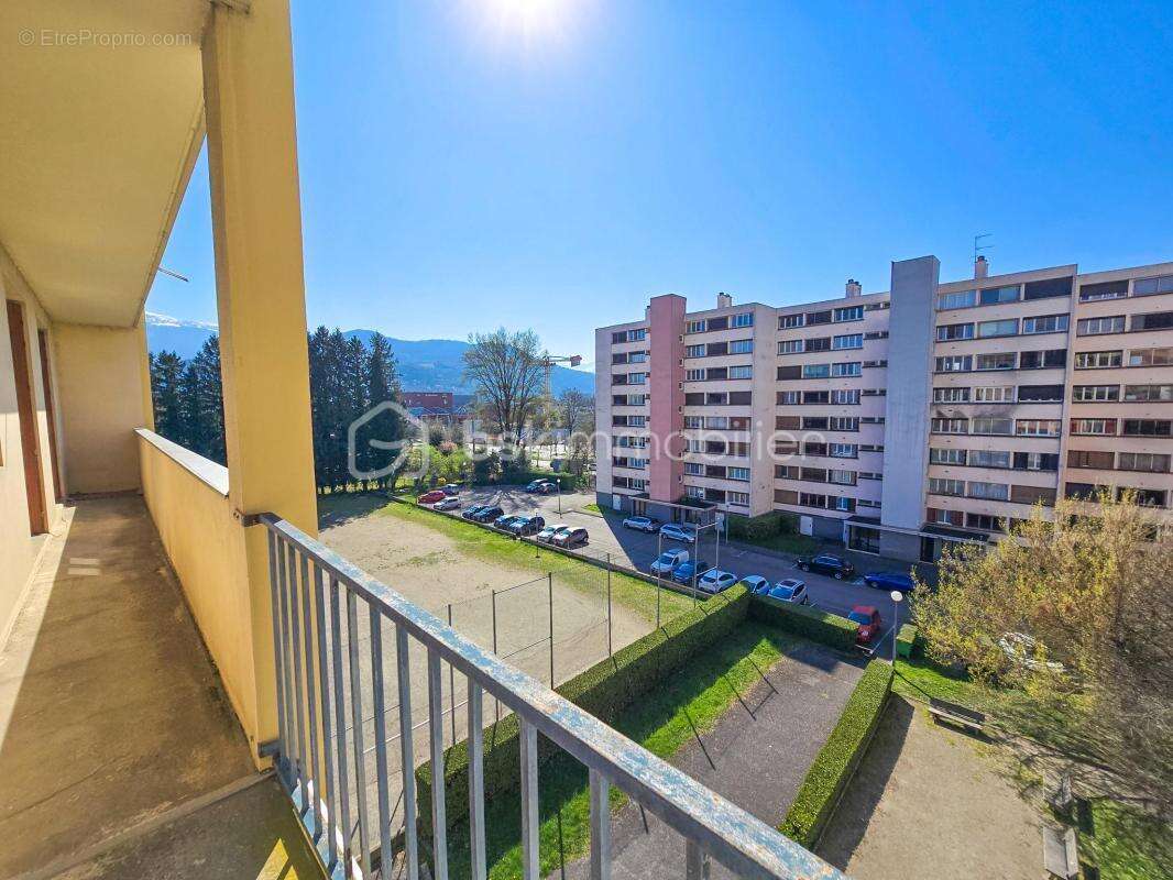 Appartement à SAINT-MARTIN-D'HERES