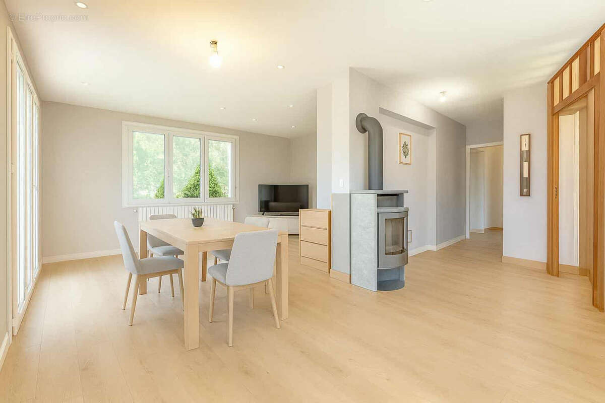 Appartement à BRISON-SAINT-INNOCENT