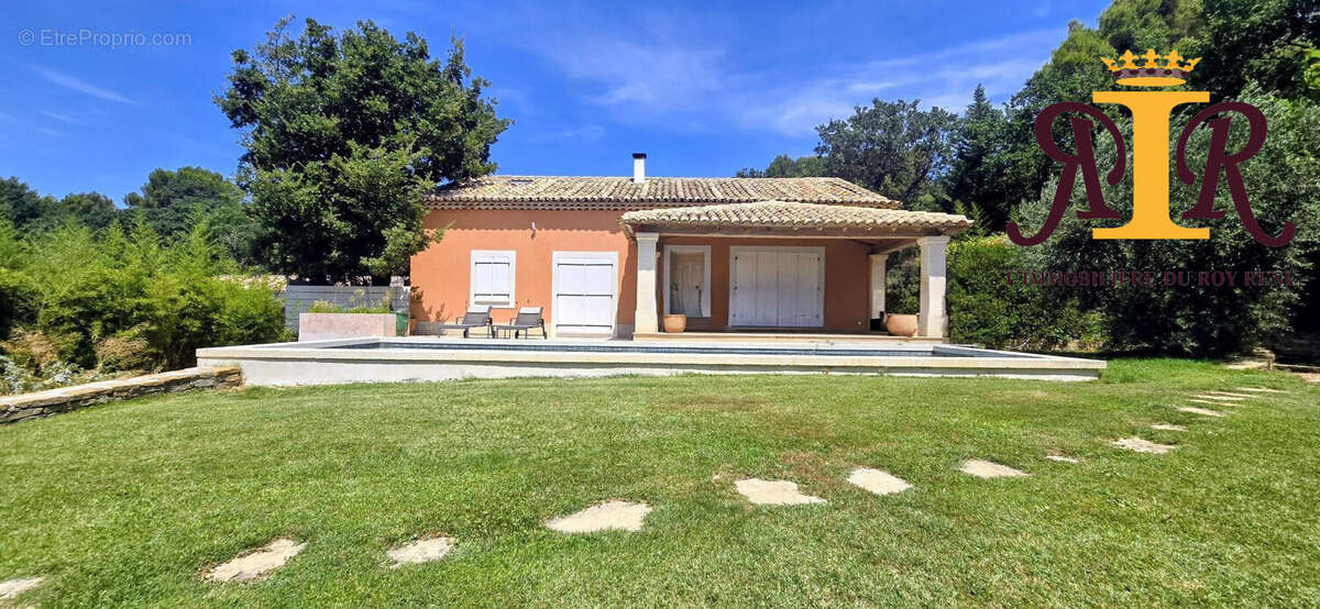 Maison 177 m² à Merindol  - photo 2