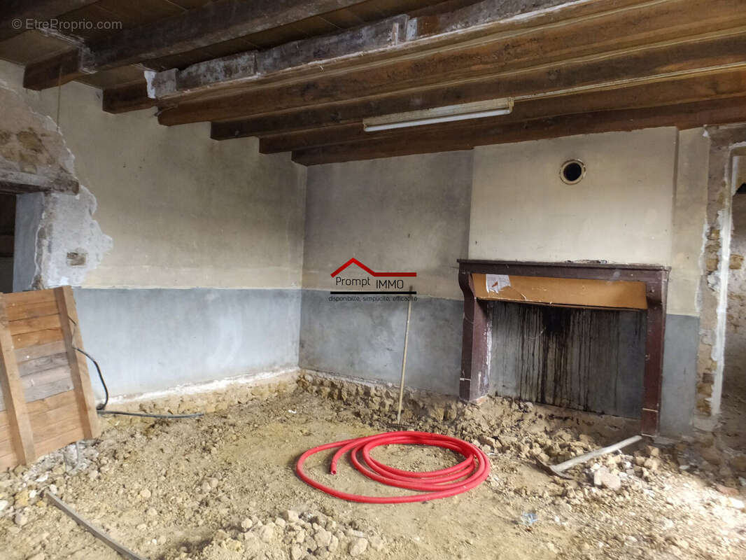 Maison à AINAY-LE-CHATEAU