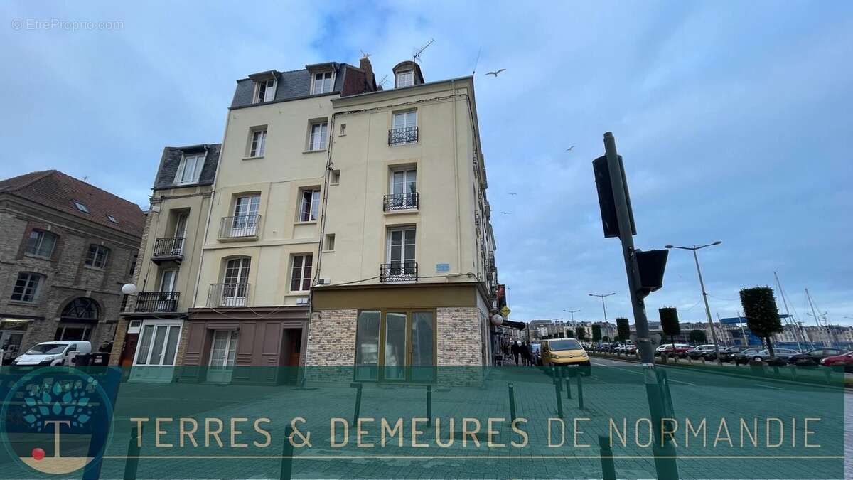T2 de 44,40m² avec vue port, loué, au 3ème étage, proche de la gare de Dieppe, en Seine-Maritime. - photo 9