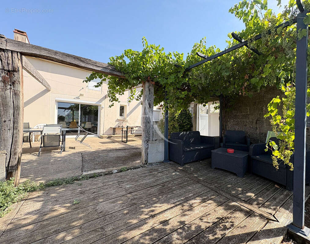 Maison 6 pièces - 5 chambres - NALLIERS - photo 9