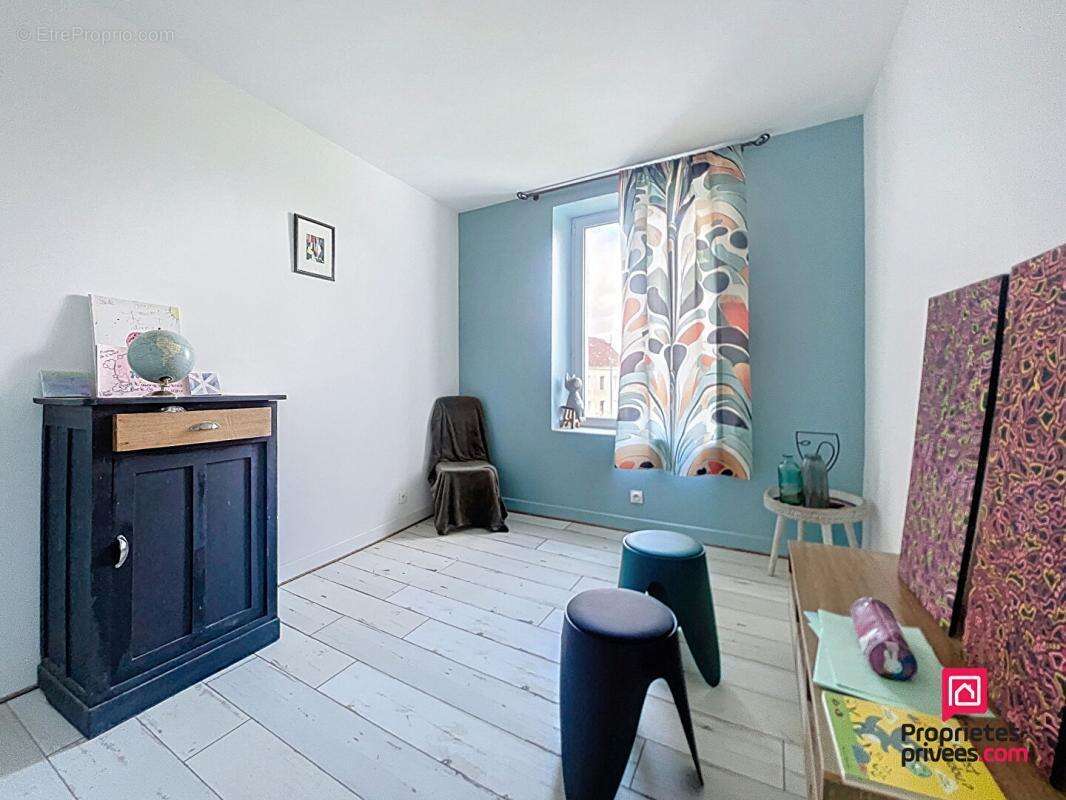 Maison à LE MELE-SUR-SARTHE