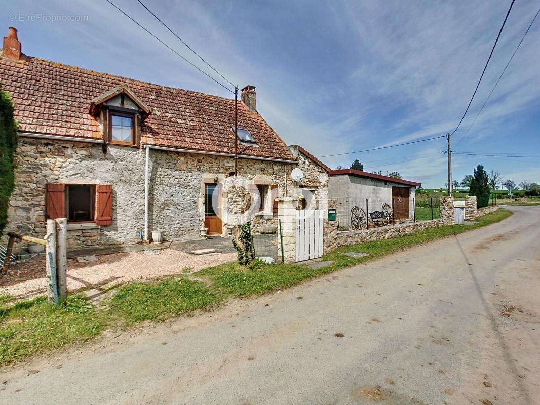 SAINT ANGEL Maison à Vendre 100m2 trois chambres - photo 2