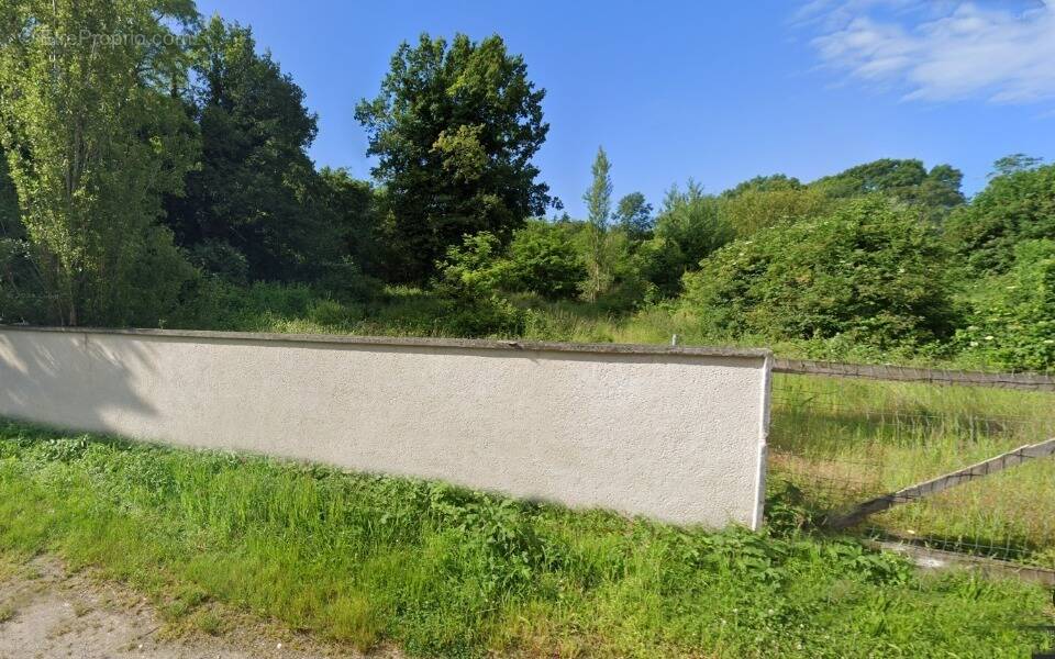 Terrain à VULAINES-SUR-SEINE