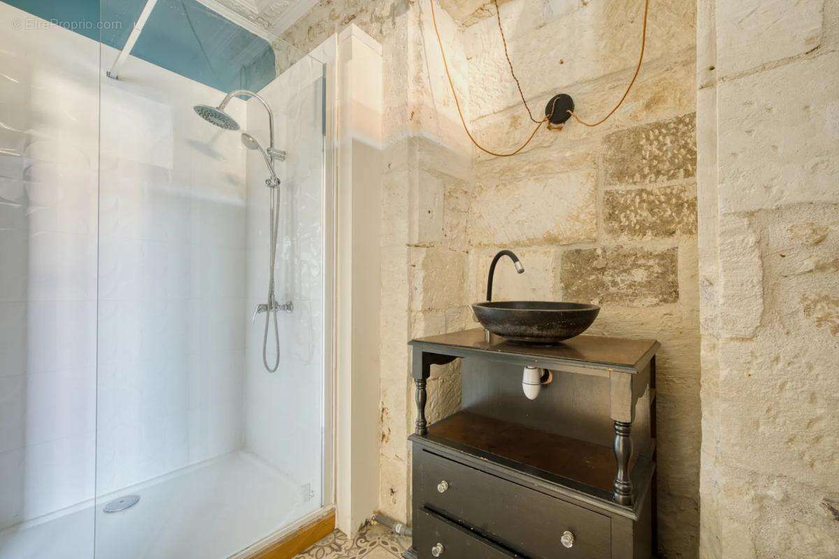 Maison de caractère de 242 m² - Saintes - photo 20