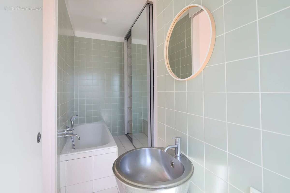 Appartement à PARIS-1E