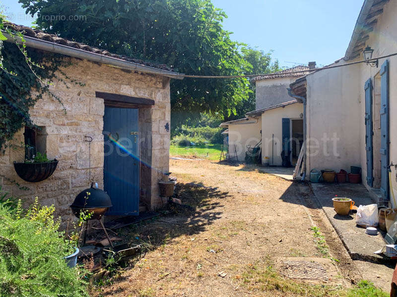 Maison à CHEF-BOUTONNE