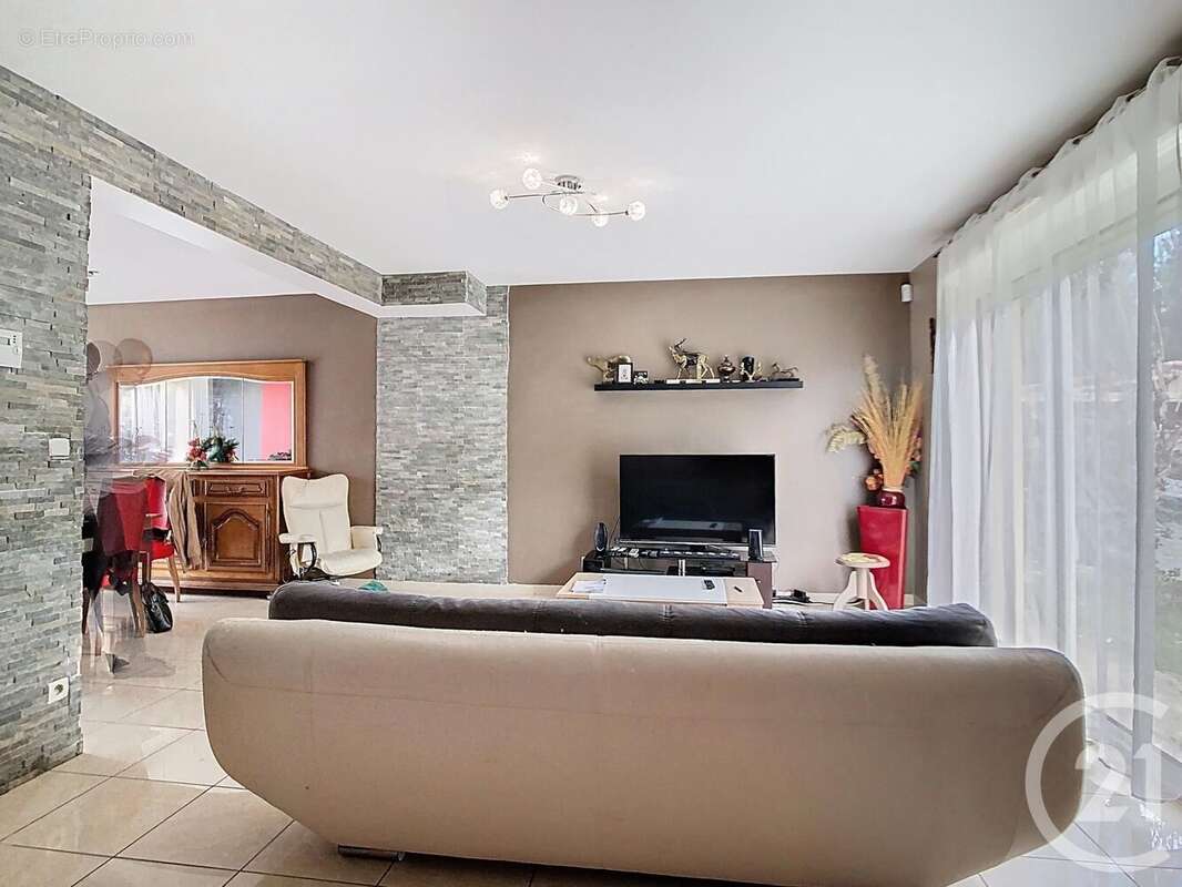 Maison à LA CHAPELLE-RABLAIS