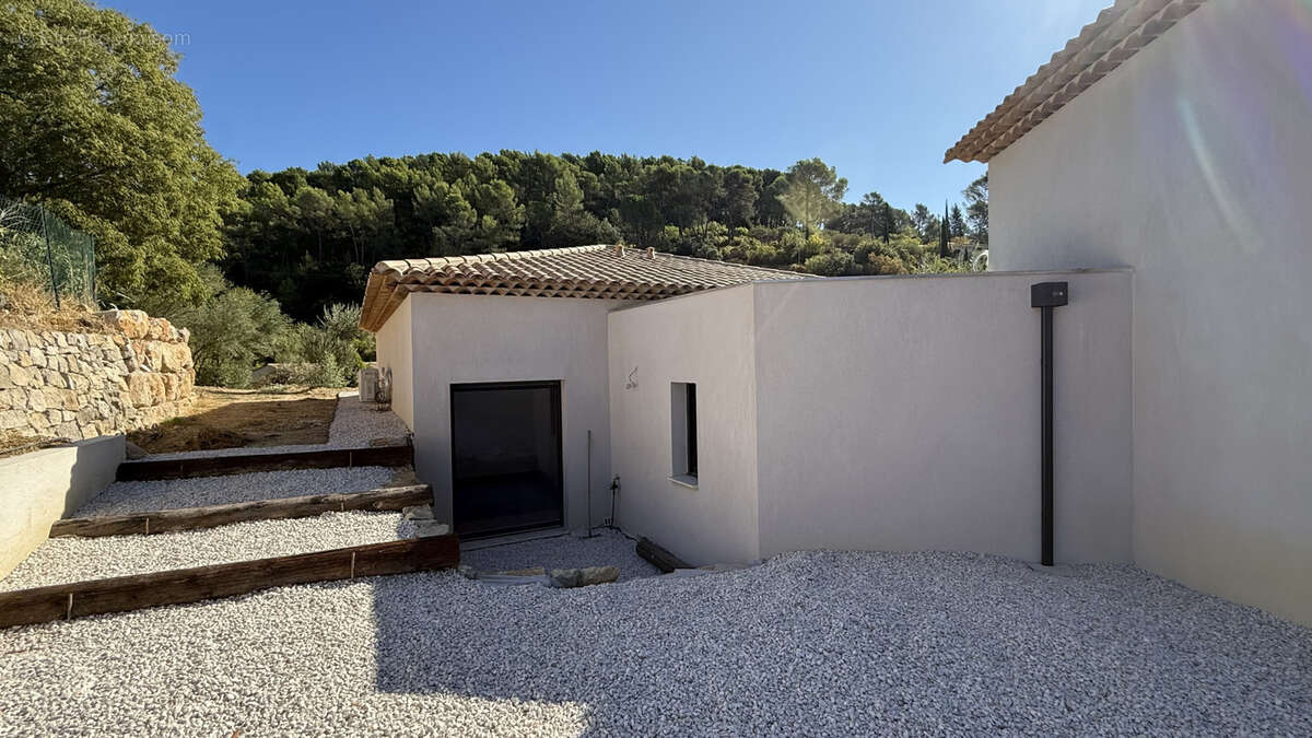 Maison à COTIGNAC