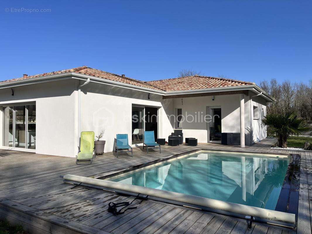 Maison à GRAYAN-ET-L'HOPITAL