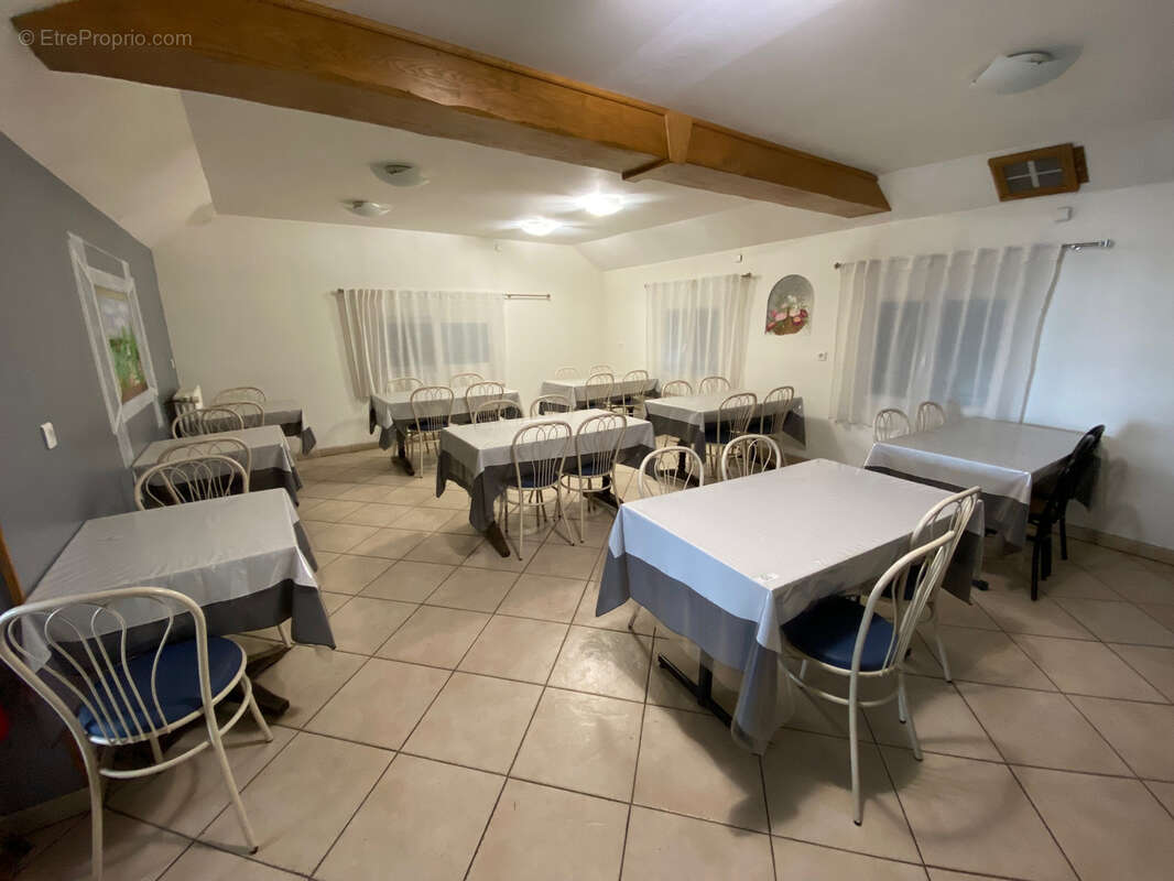 Commerce à FLAMETS-FRETILS