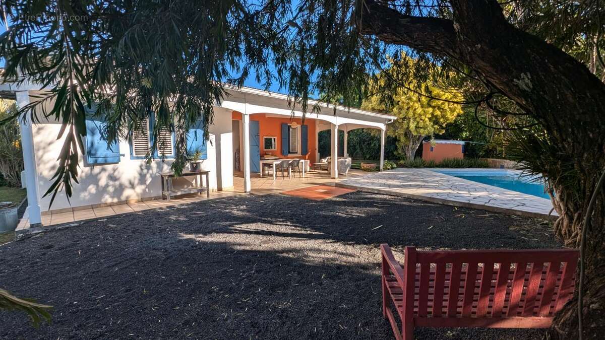 Maison à BAIE-MAHAULT