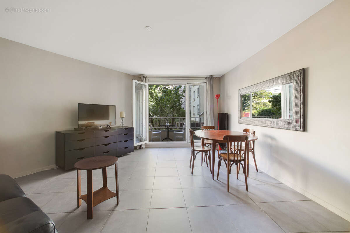 Appartement à PARIS-10E