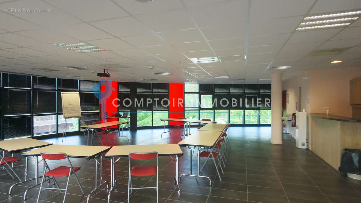 Commerce à CHALLES-LES-EAUX