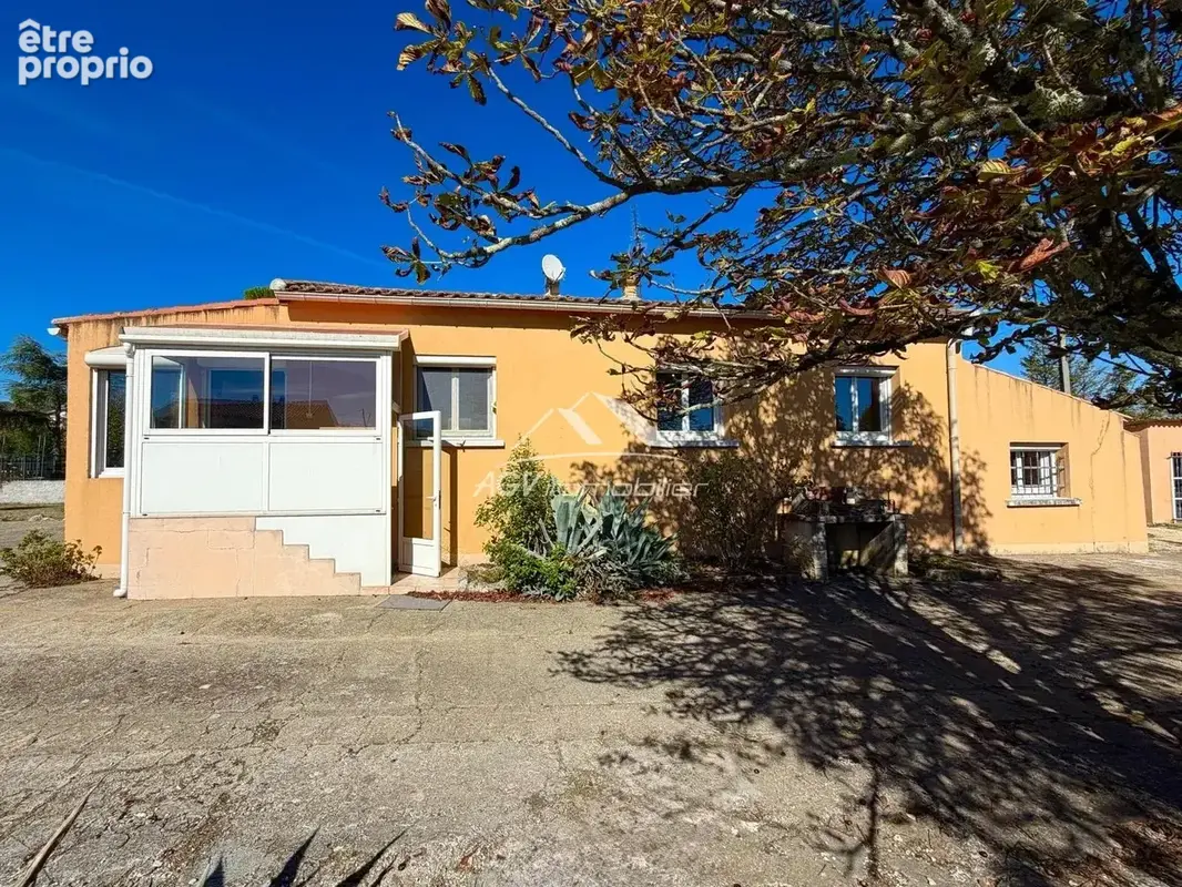 Maison à SAINT-JULIEN-LES-ROSIERS